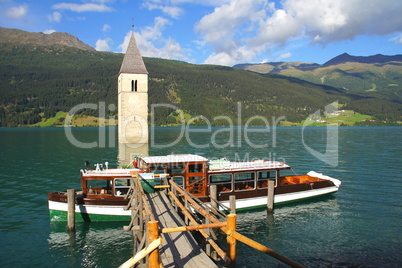 versunkener Kirchturm im Reschensee