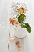 Alter Krug mit Rosen - Old jar with roses