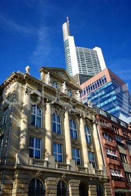 Hochhaus in Frankfurt am Main Wolkenkratzer mit Spiegelung