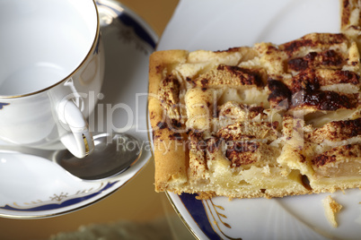 Apfelkuchen und Kaffeegedeck - apple pie and coffee set
