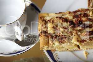 Apfelkuchen und Kaffeegedeck - apple pie and coffee set