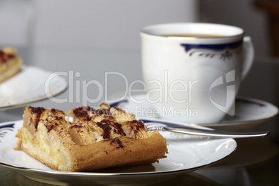 Apfelkuchen und Kaffeegedeck - apple pie and coffee set