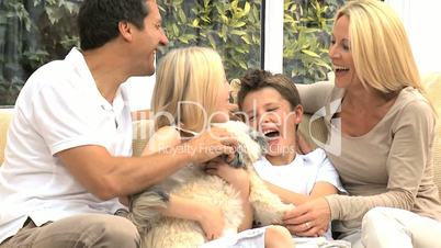 Familie mit dem Hund