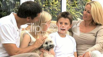 Familie mit dem Hund