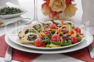 Chicken roulade with spinach and mushrooms with vegetables
