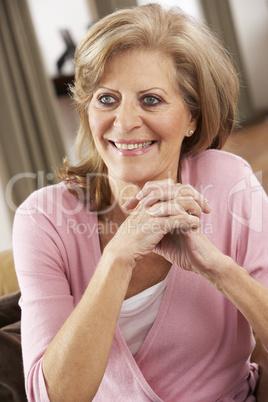 Portrait einer glücklichen älteren Frau