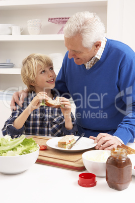 Opa mit seinem Enkel