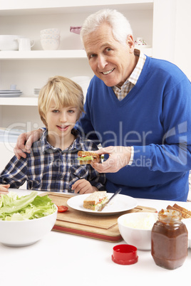 Opa mit seinem Enkel