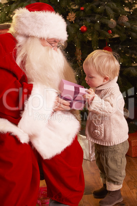 Weihnachtsmann mit kleinem Jungen