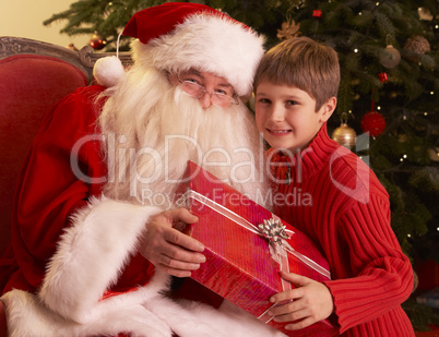 Weihnachtsmann mit kleinem Jungen