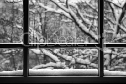 Winter hinter dem Fenster