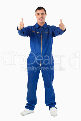 Portrait of a mechanic with the thumbs up