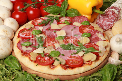 Pizza Speciale mit Zutaten