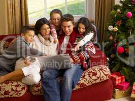 Hispanic family Christmas shopping online