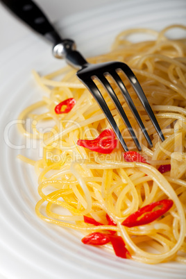 Spaghetti alio olio und eine Gabel