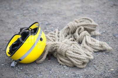 THW-Helm und Sicherungsseil THW-helmet and safety rope