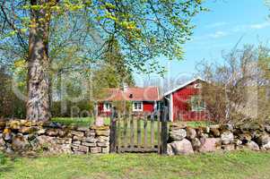 Typisch rotes Holzhaus auf der insel Öland, schweden