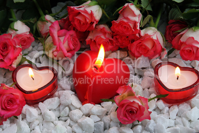 Romantische Dekoration mit Kerzen
