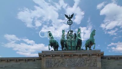 Quadriga mit Zeitraffer Wolken, Loop