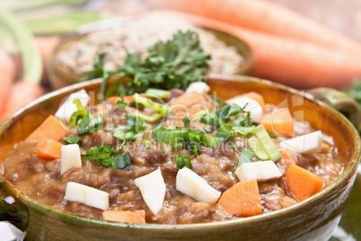 Linsensuppe mit frischen Gemüse