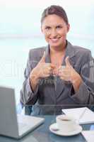 Portrait of a businesswoman with the thumbs up
