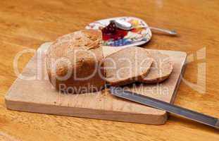 Sliced wheat bread and jam