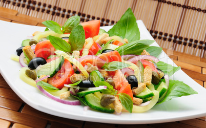 Vegetable salad with basil