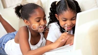 Mädchen mit dem Laptop