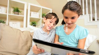 Kinder mit dem iPad
