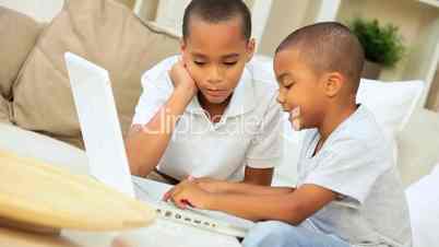 Jungs mit dem Laptop