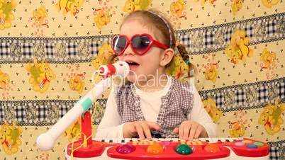little girl play music