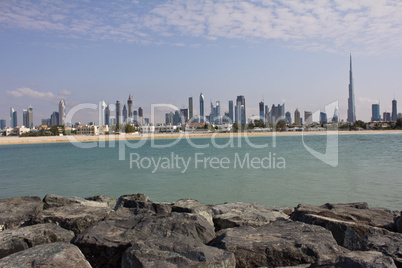 Blick auf Dubai vom Meer