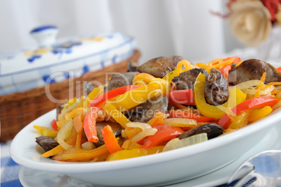 Chicken liver with vegetables