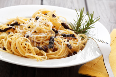 Spaghetti mit getrockneten Tomaten - Spaghetti with dried tomato