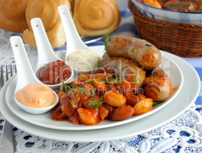 Home sausages with beans