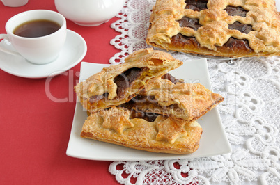 Strudel of apples and jam
