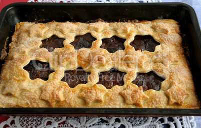 Strudel of apples and jam