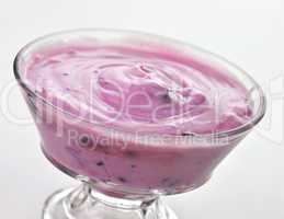 blackberry and strawberry yogurt