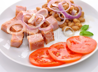 ham with beans and tomatoes