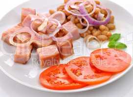 ham with beans and tomatoes