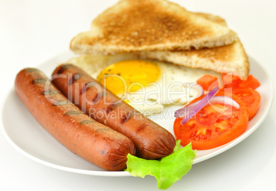 grilled polish sausages with egg and vegetables