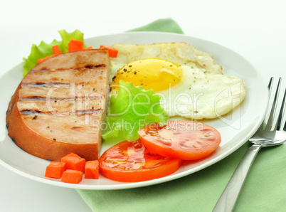 Sliced grilled ham with egg and vegetables