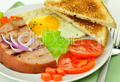 Sliced grilled ham with egg and vegetables