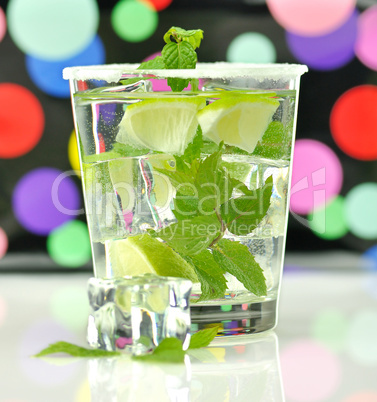 cold drink with lime and mint