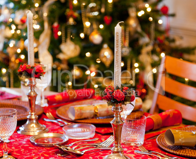 English Christmas table with crackers