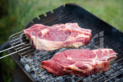 Rindersteaks auf dem Grill