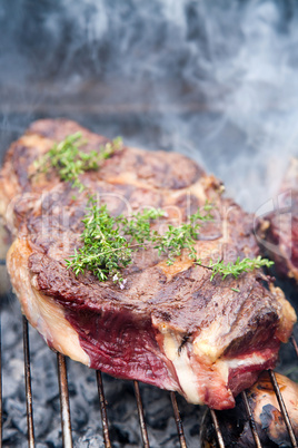 Rindersteak auf dem Grill