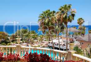 Swimming pool, open-air restaurant and beach of luxury hotel, Te