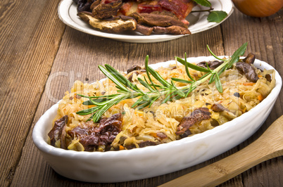 sauerkraut mit geräuchert fleisch