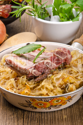 sauerkraut mit geräuchert fleisch